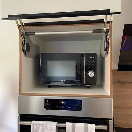 Mely Rose リュブリャナ